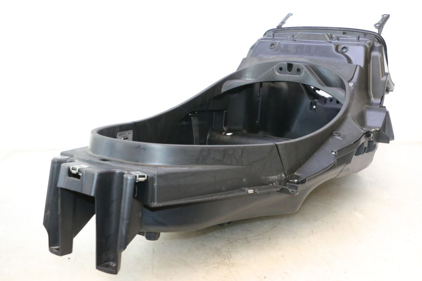 photo de BAÚ DE SELIM PIAGGIO MP3 LT 300 (2010 - 2016) - Detalhes característicos
