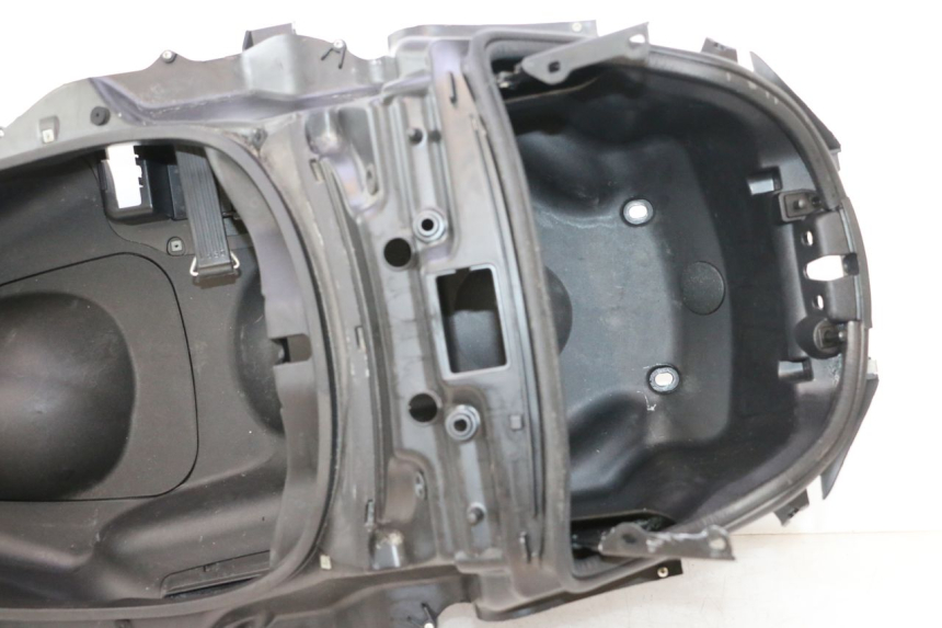 photo de BAÚ DE SELIM PIAGGIO MP3 LT 300 (2010 - 2016) - Inspeção visual