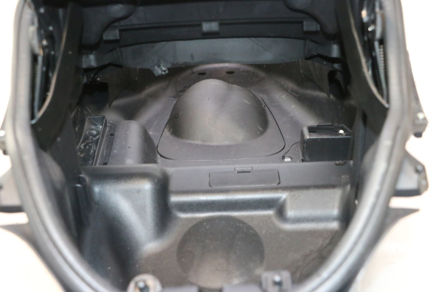 photo de BAÚ DE SELIM PIAGGIO MP3 LT 300 (2010 - 2016) - Pontos de fixação