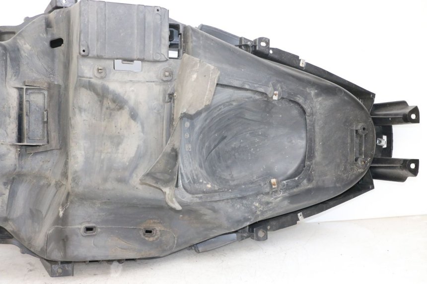 photo de BAÚ DE SELIM PIAGGIO MP3 125 (2006 - 2014) - Detalhe da peça