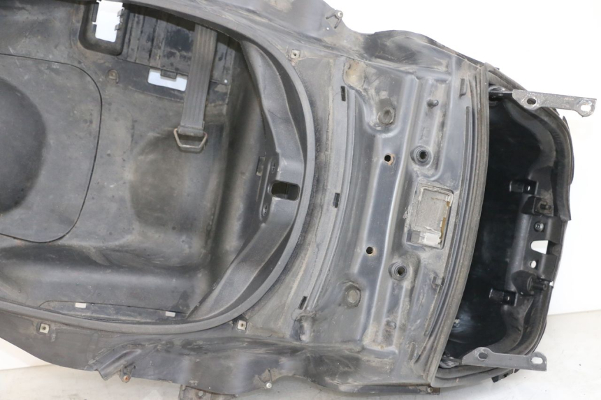 photo de BAÚ DE SELIM PIAGGIO MP3 125 (2006 - 2014) - Pontos de fixação