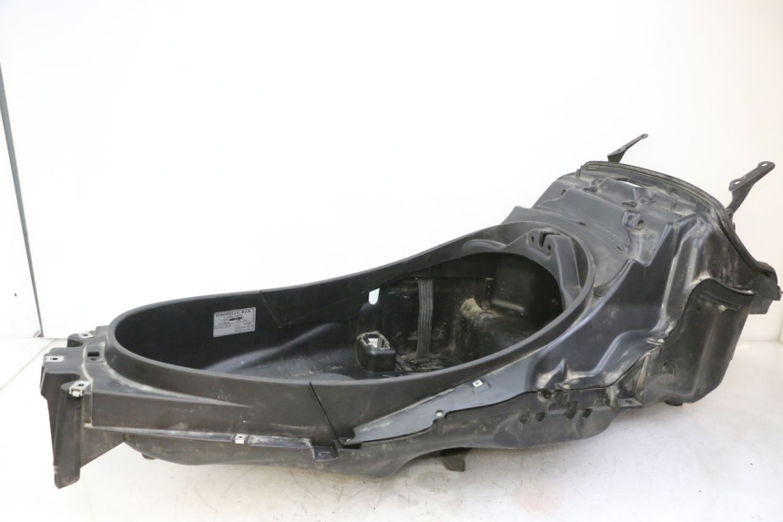 photo de BAÚ DE SELIM PIAGGIO MP3 RL 250 (2006 - 2010) - Marcações e referências