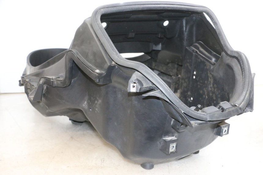 photo de BAÚ DE SELIM PIAGGIO MP3 RL 250 (2006 - 2010) - Zoom do estado de desgaste