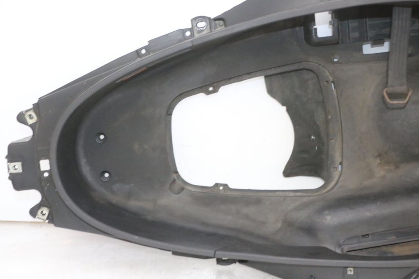 photo de BAÚ DE SELIM PIAGGIO MP3 RL 250 (2006 - 2010) - Pontos de fixação