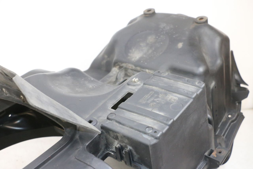 photo de BAÚ DE SELIM PIAGGIO MP3 RL 250 (2006 - 2010) - Estado da superfície