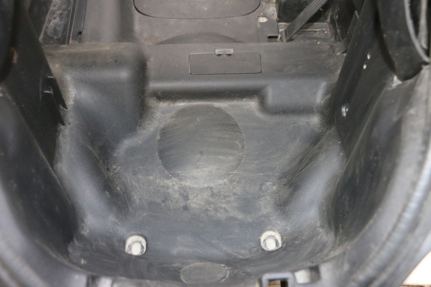 photo de BAÚ DE SELIM PIAGGIO MP3 RL 250 (2006 - 2010) - Detalhe da peça