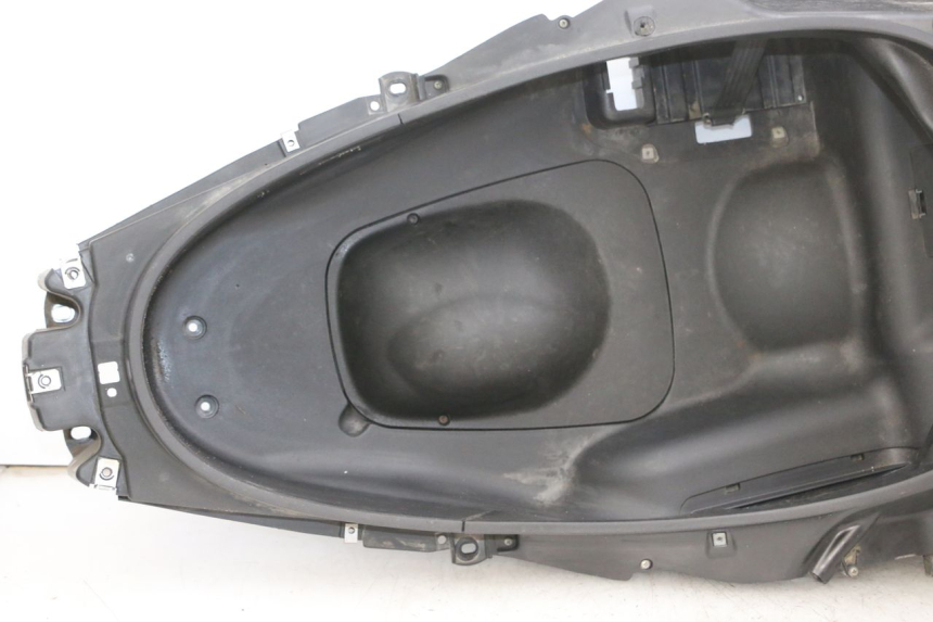 photo de BAÚ DE SELIM PIAGGIO MP3 RL 250 (2006 - 2010) - Pontos de fixação