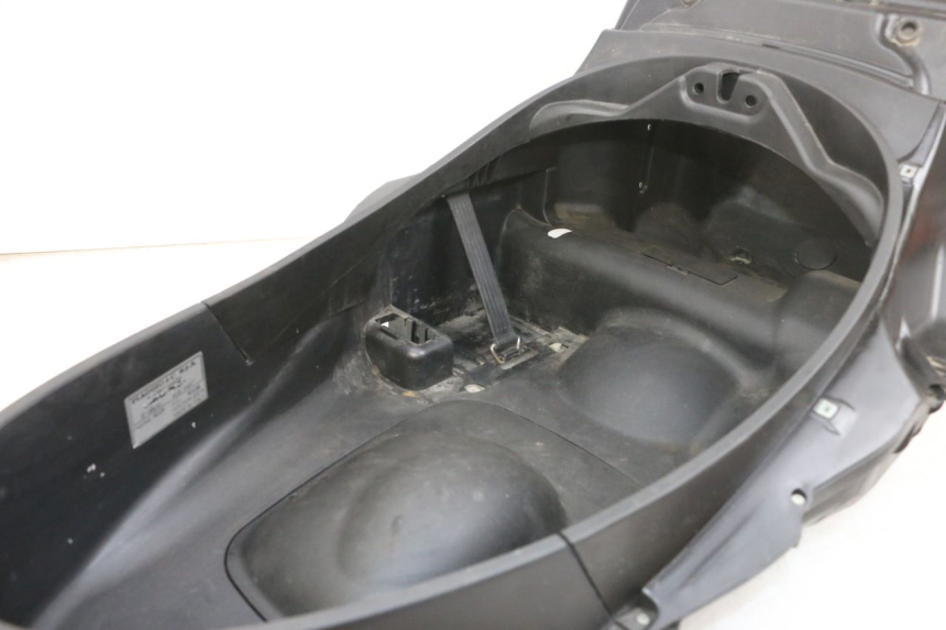 photo de BAÚ DE SELIM PIAGGIO MP3 RL 250 (2006 - 2010) - Estado da superfície