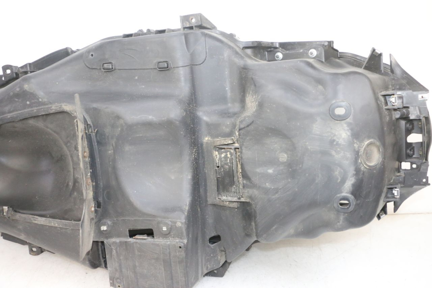photo de BAÚ DE SELIM PIAGGIO MP3 RL 250 (2006 - 2010) - Marcações e referências