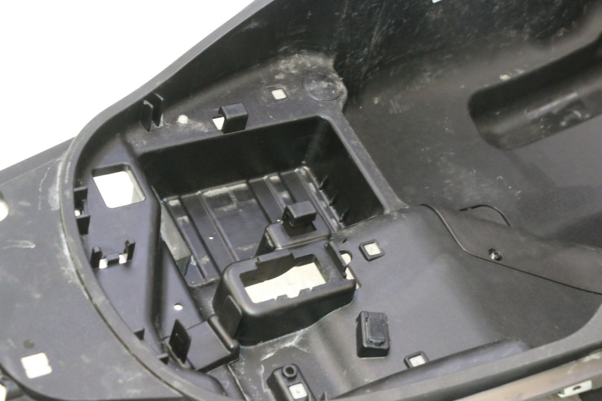 photo de BAÚ DE SELIM PIAGGIO MP3 500 (2016 - 2018) - Pontos de fixação