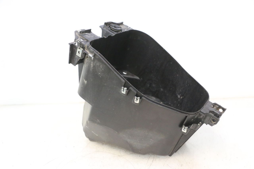photo de BAÚ DE ASSENTO MBK NITRO 50 (2004 - 2008) - Pontos de fixação