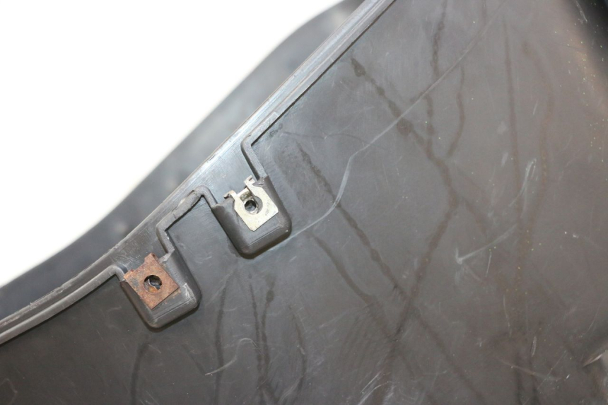 photo de BAÚ DE ASSENTO MBK NITRO 50 (2004 - 2008) - Detalhe da peça
