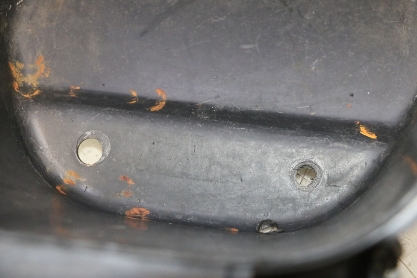 photo de BAÚ DE ASSENTO MBK NITRO 50 (2004 - 2008) - Pontos de fixação