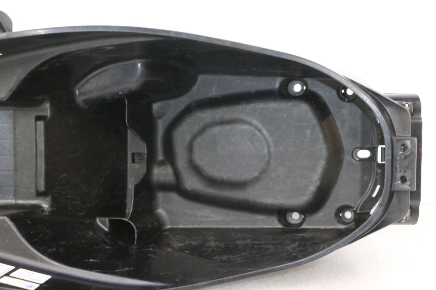 photo de BAÚ DE SELIM HONDA PCX (JF28) 125 (2009 - 2011) - Marcações e referências