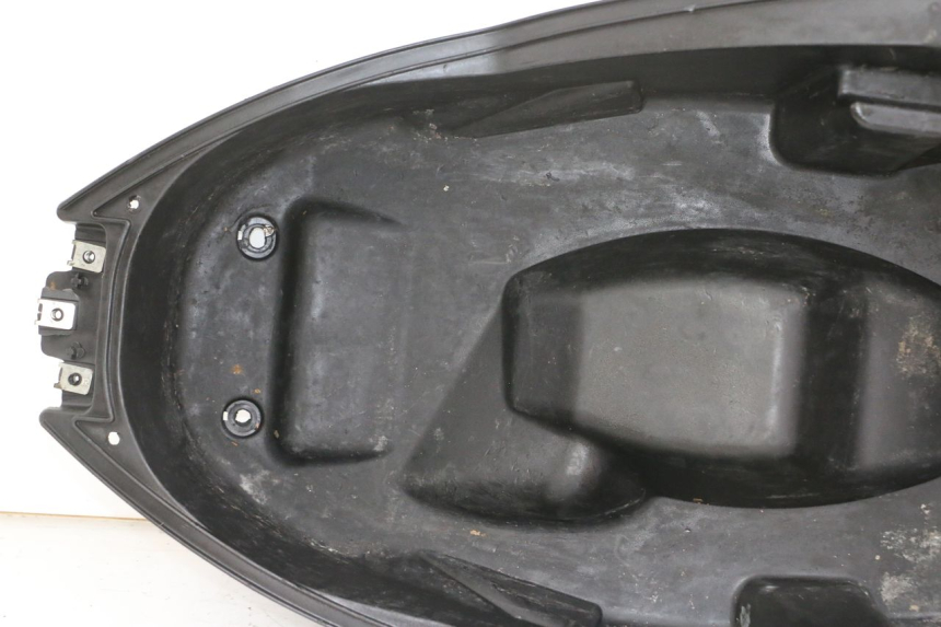 photo de BAÚ DE SELIM PEUGEOT CITYSTAR 50 (2013 - 2017) - Pontos de fixação