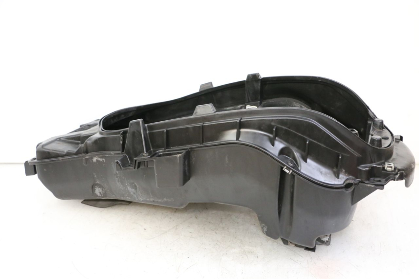photo de BAÚ DE SELIM PEUGEOT SATELIS 125 (2013 - 2018) - Pontos de fixação