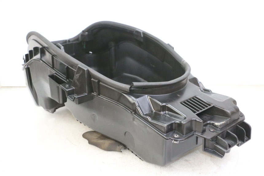 photo de BAÚ DE SELIM PEUGEOT SATELIS 125 (2013 - 2018) - Pontos de fixação