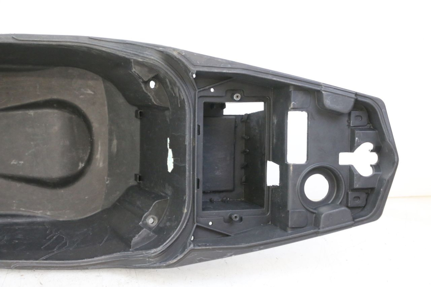 photo de BAÚ DE SELIM PEUGEOT SPEEDFIGHT 3 LC 2T 50 (2009 - 2015) - Estado da superfície