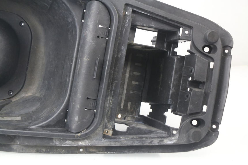 photo de BAÚ DE SELIM GILERA RUNNER SP 50 (2009 - 2017) - Marcações e referências