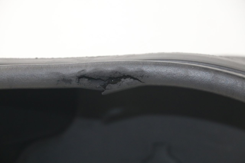photo de BAÚ DE SELIM JM MOTORS SANTANA 50 (2014 - 2023) - Zoom do estado de desgaste