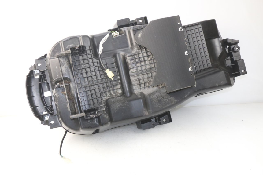 photo de BAÚ DE SELIM PEUGEOT SATELIS 300 (2012 - 2015) - Zoom do estado de desgaste