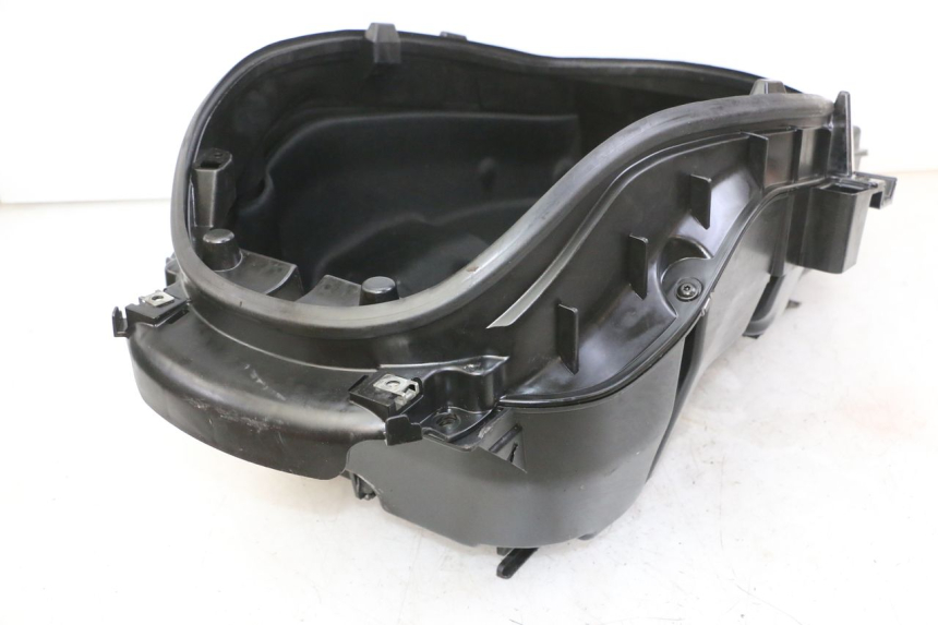 photo de BAÚ DE SELIM PEUGEOT SATELIS 125 (2013 - 2018) - Pontos de fixação