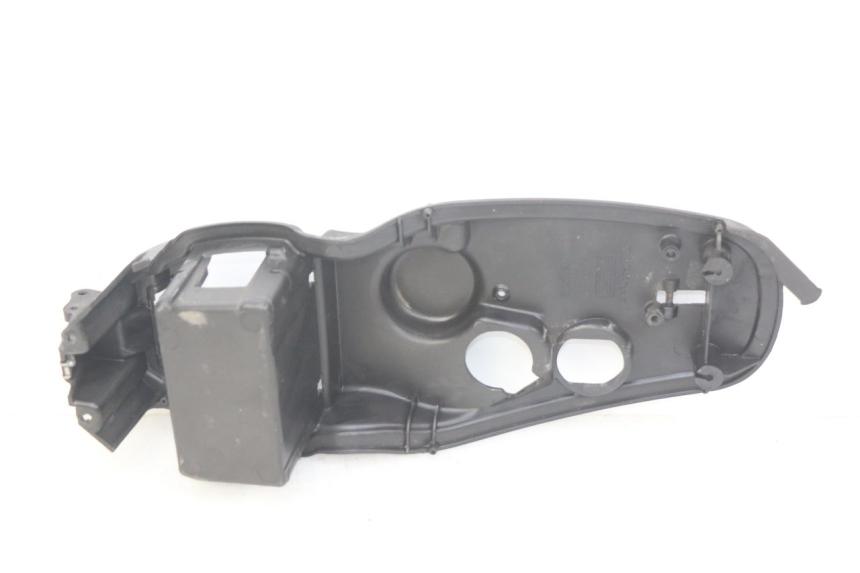 photo de BAÚ DE SELIM APRILIA SCARABEO 100 (2003 - 2012) - Detalhe da peça
