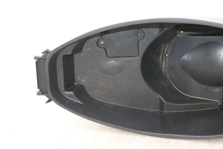 photo de BAÚ DE ASSENTO FYM SCOOTERONE 125 (2006 - 2008) - Pontos de fixação