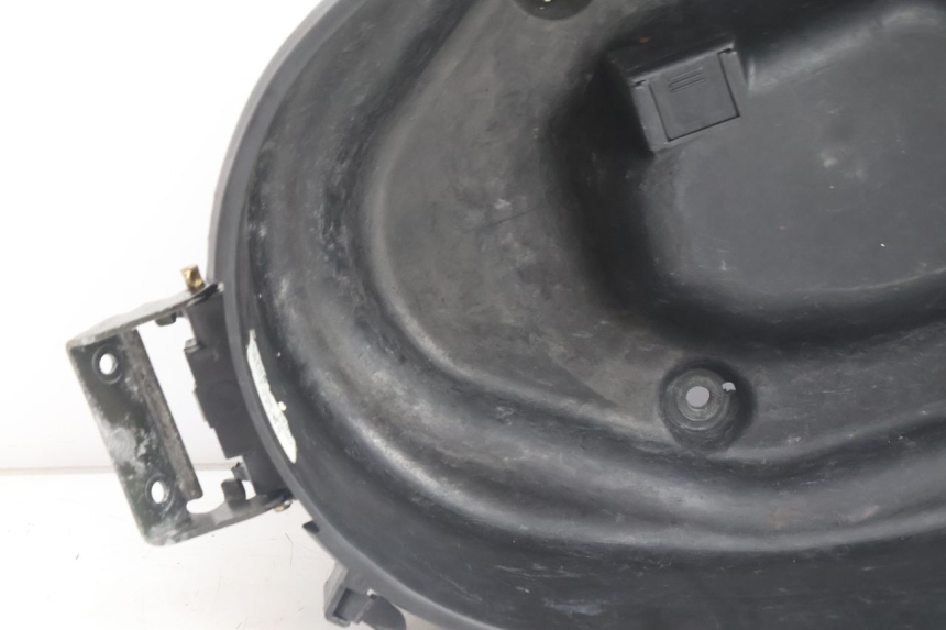 photo de BAÚ DE ASSENTO HONDA SH 125 (2001 - 2003) - Pontos de fixação