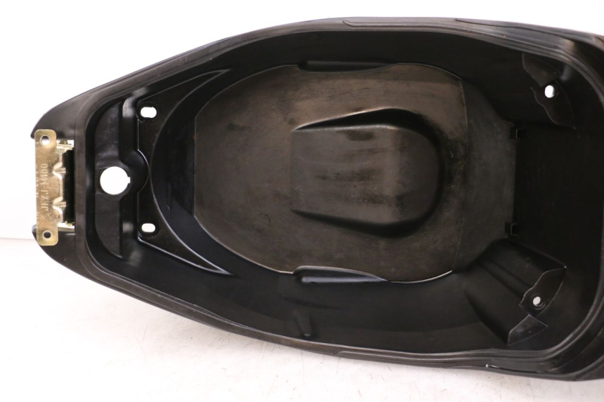 photo de BAÚ DE SELIM PEUGEOT SPEEDFIGHT 4 2T 50 (2015 - 2019) - Pontos de fixação