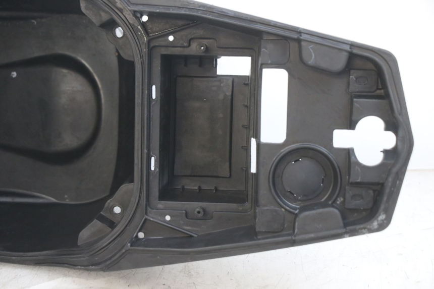 photo de BAÚ DE SELIM PEUGEOT SPEEDFIGHT 4 4T 50 (2015 - 2020) - Detalhe da peça