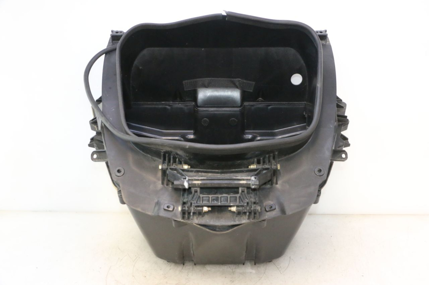 photo de BAÚ DE ASSENTO CAN-AM SPYDER RS 1000 (2008 - 2012) - Outro ângulo de visão