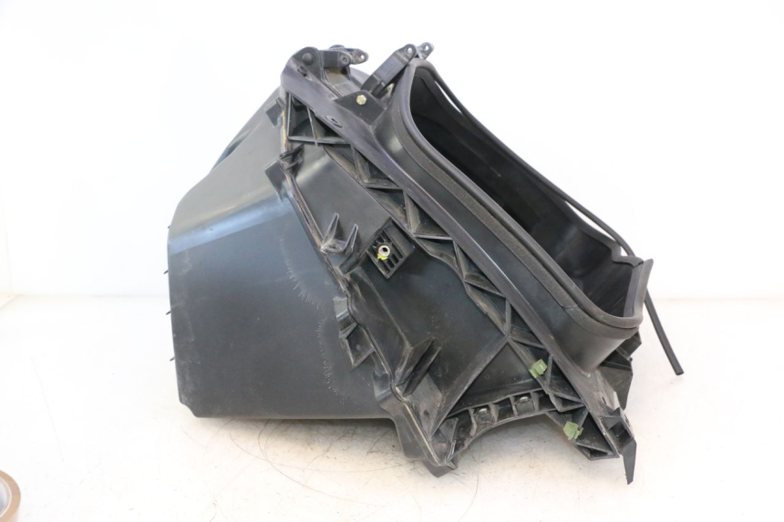 photo de BAÚ DE ASSENTO CAN-AM SPYDER RS 1000 (2008 - 2012) - Estado da superfície