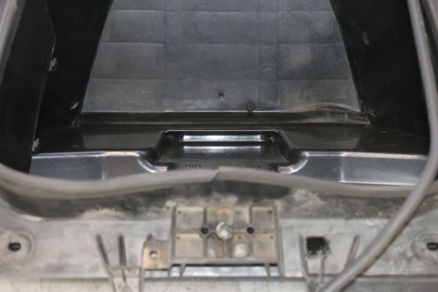 photo de BAÚ DE ASSENTO CAN-AM SPYDER RS 1000 (2008 - 2012) - Marcações e referências