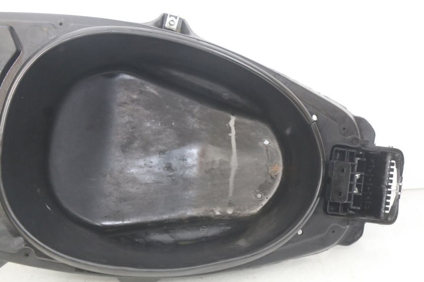 photo de BAÚ DE SELIM APRILIA SR LC 50 (1997 - 2004) - Marcações e referências