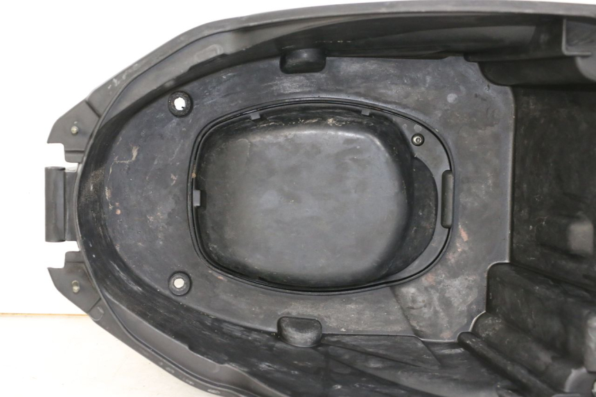 photo de BAÚ DE SELIM PEUGEOT STREETZONE 2T 50 (2014 - 2019) - Pontos de fixação