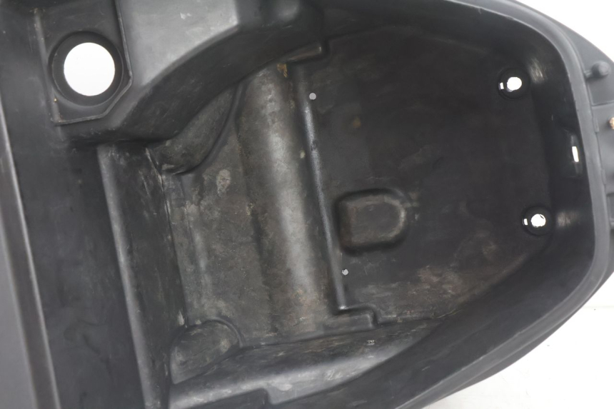 photo de BAÚ DE ASSENTO KYMCO SUPER 8 2T 50 (2007 - 2013) - Detalhe da peça