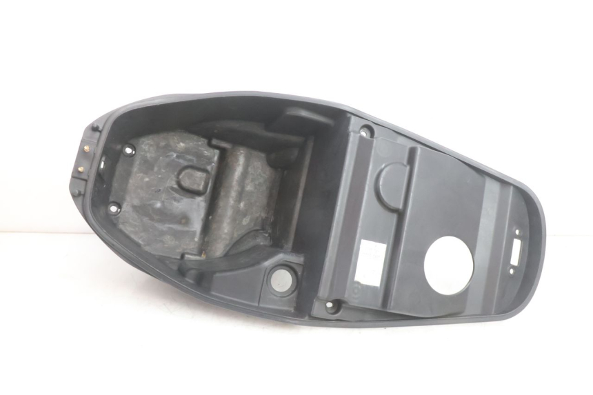 photo de BAÚ DE ASSENTO KYMCO SUPER 8 2T 50 (2007 - 2013) - Zoom do estado de desgaste