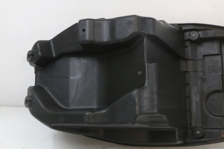 photo de BAÚ DE SELIM KYMCO SUPER 8 4T 50 (2018 - 2020) - Pontos de fixação