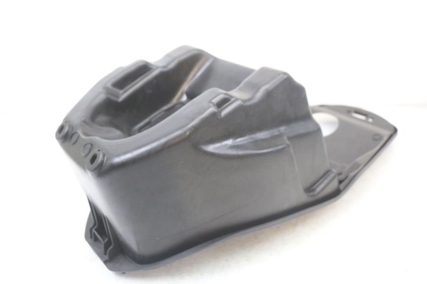 photo de BAÚ DE SELIM KYMCO SUPER 8 125 (2008 - 2015) - Marcações e referências