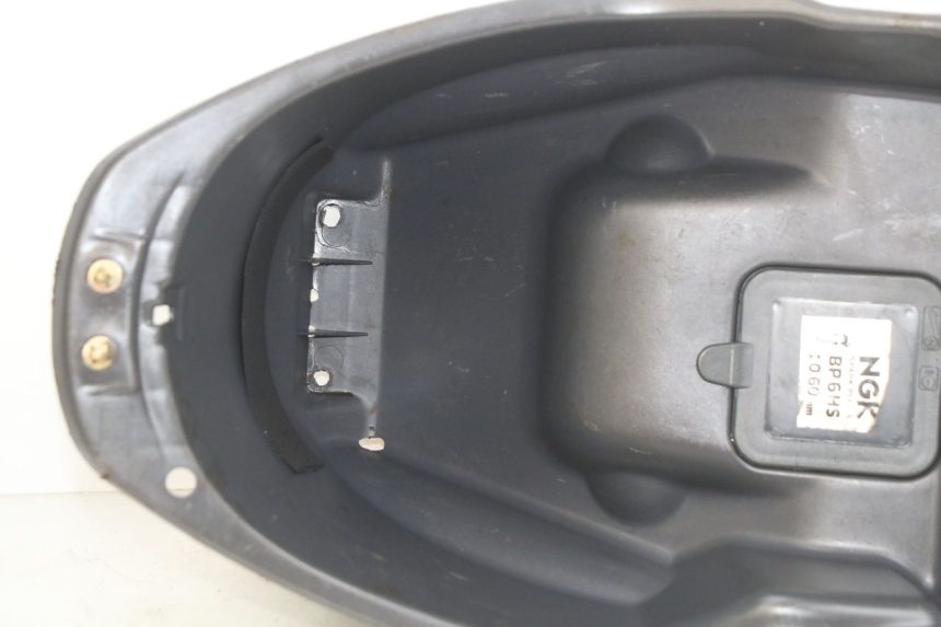 photo de BAÚ DE SELIM PEUGEOT SV 125 (1991 - 1994) - Pontos de fixação