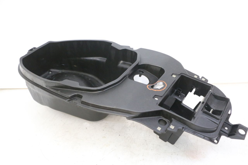 photo de BAÚ DE SELIM APRILIA SXR 50 (2021 - 2023) - Detalhes característicos