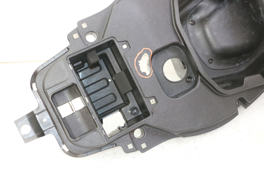 photo de BAÚ DE SELIM APRILIA SXR 50 (2021 - 2023) - Ampliação dos componentes