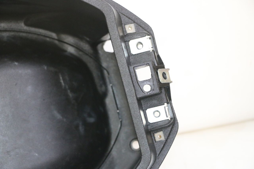 photo de BAÚ DE SELIM APRILIA SXR 50 (2021 - 2023) - Inspeção visual