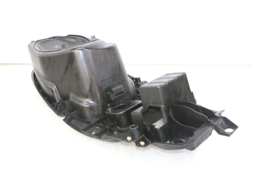 photo de BAÚ DE SELIM APRILIA SXR 50 (2021 - 2023) - Pontos de fixação