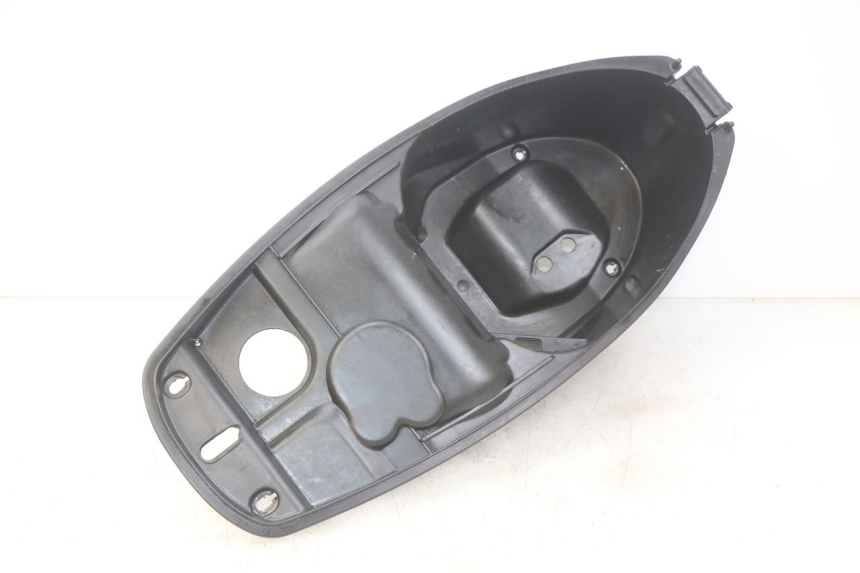 photo de BAÚ DE SELIM PEUGEOT TWEET 4T 50 (2010 - 2014) - Zoom do estado de desgaste