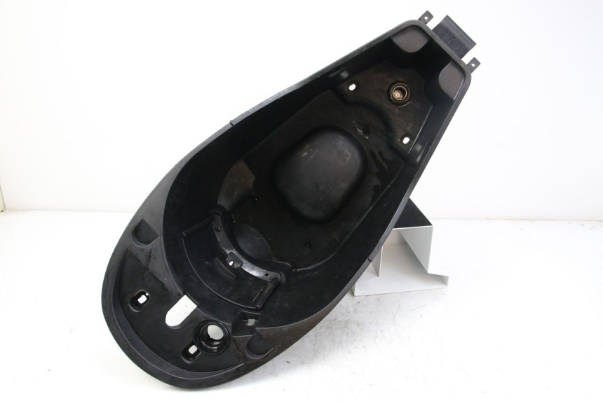 photo de BAÚ DE SELIM PEUGEOT VIVACITY NEW 2T 50 (2008 - 2017) - Pontos de fixação