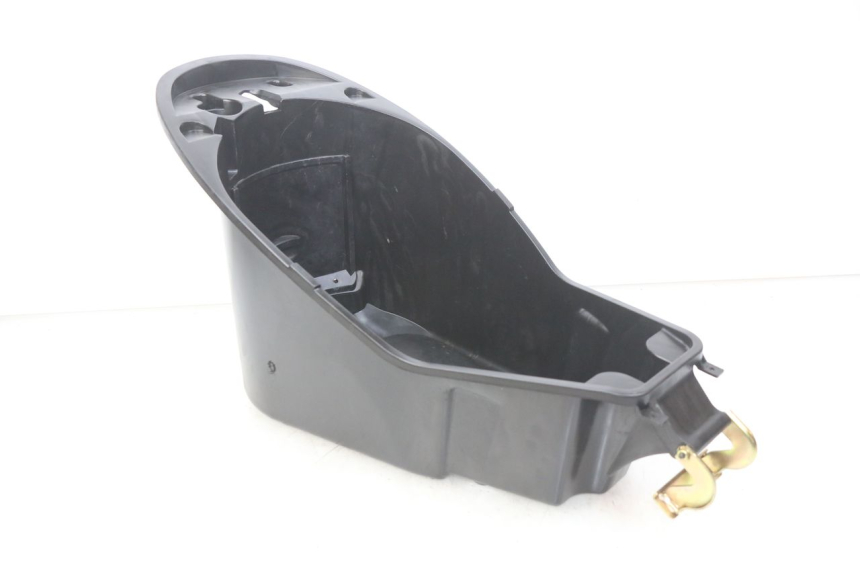 photo de BAÚ DE SELIM PEUGEOT VIVACITY NEW 4T 50 (2008 - 2017) - Detalhe da peça