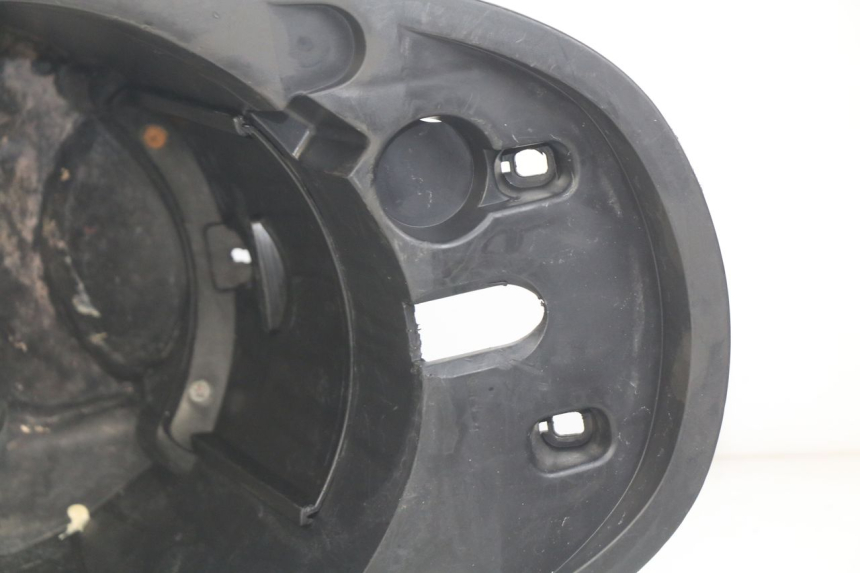photo de BAÚ DE SELIM PEUGEOT VIVACITY NEW 4T 50 (2008 - 2017) - Pontos de fixação