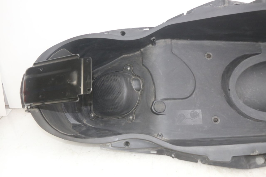 photo de BAÚ DE SELIM YAMAHA X-MAX XMAX 125 (2010 - 2013) - Estado da superfície